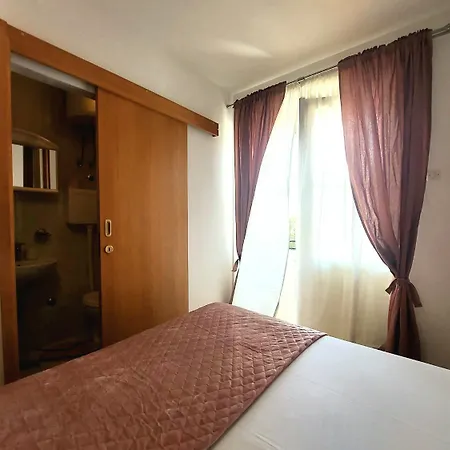 Fila - Large & Close To The Beach Apartment Makarska