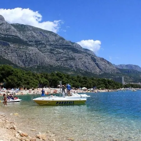 Fila - Large & Close To The Apartment Makarska