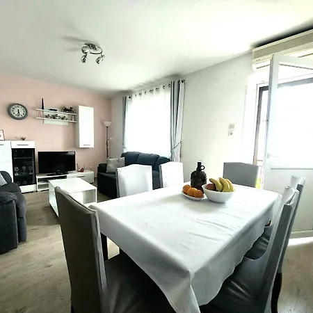 Apartment Fila - Large & Close To The *