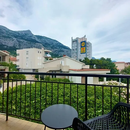 Fila - Large & Close To The Makarska